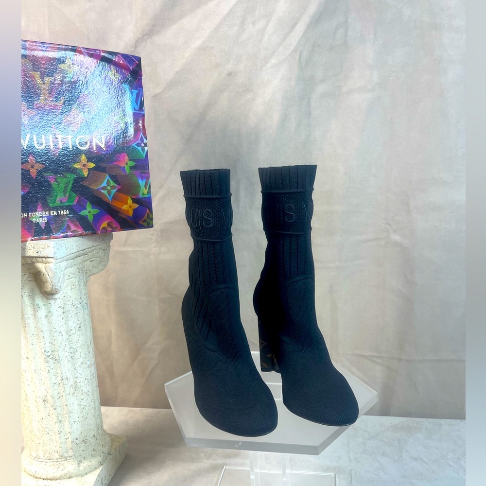 Louis Vuitton Silhouette Black Ankle Boots Sz 40 (US 8) In Like New Condition
